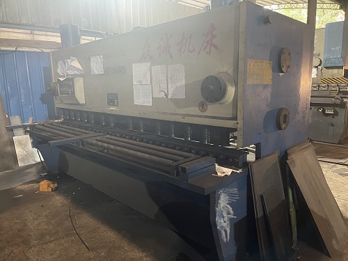 公司引進全新剪板機優化生產流程